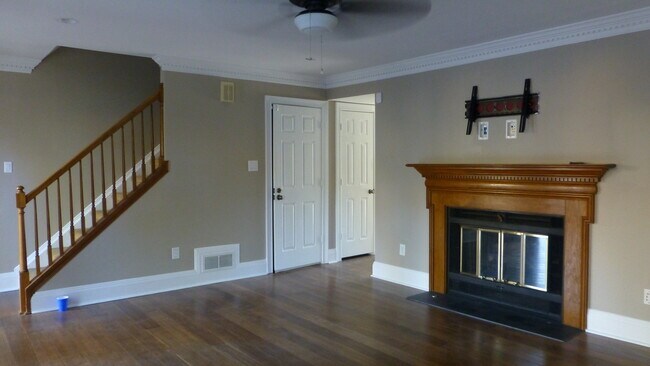 Building Photo - 2 Bedroom Townhouse with Two-Car Garage
