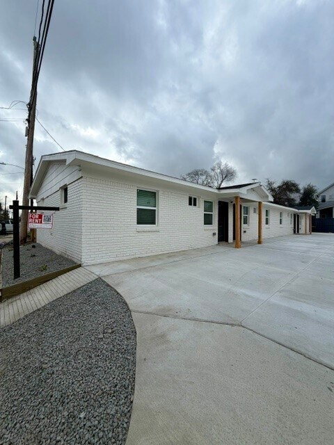 Building Photo - 206 E 33rd St