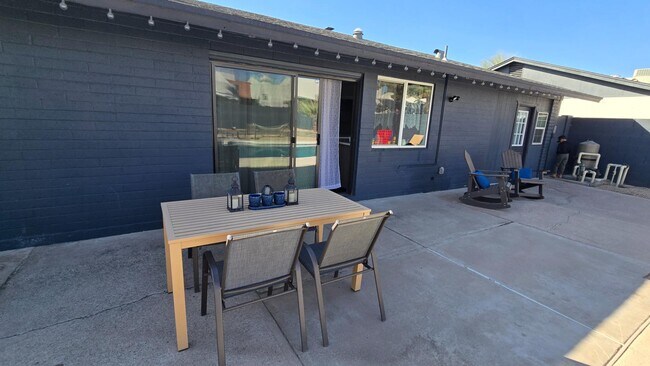Building Photo - 9209 N 48th Dr