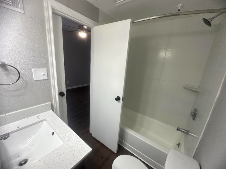 Building Photo - 8800 Westplace Dr