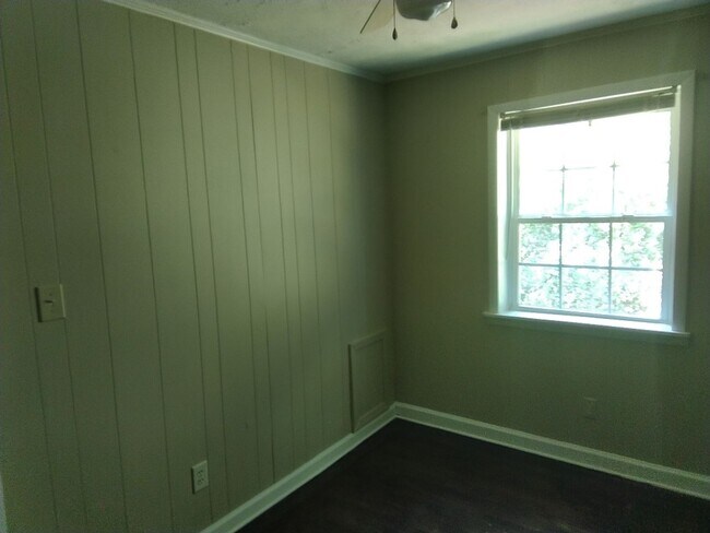 Building Photo - 304 Old Shaw Rd