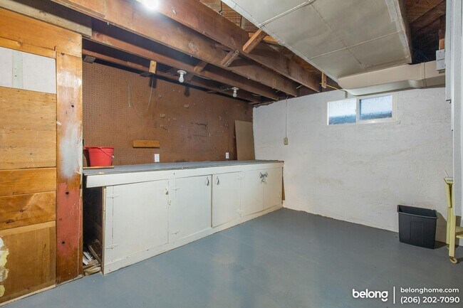 Building Photo - 3532 NE 87th St