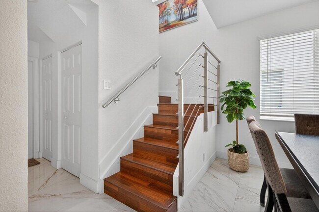 Building Photo - 1374 Canary Island Dr