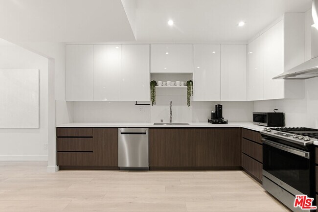 Building Photo - 10630 Wilkins Ave