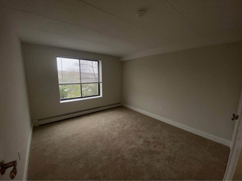 Building Photo - 961 Southern Artery