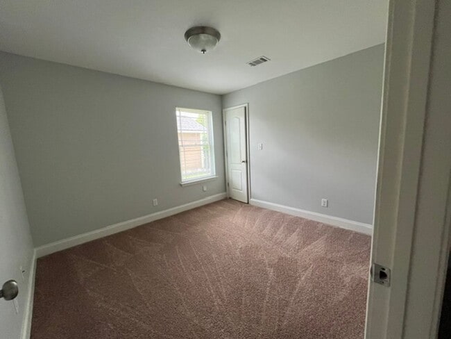 Building Photo - 120 Laurelwood Ct