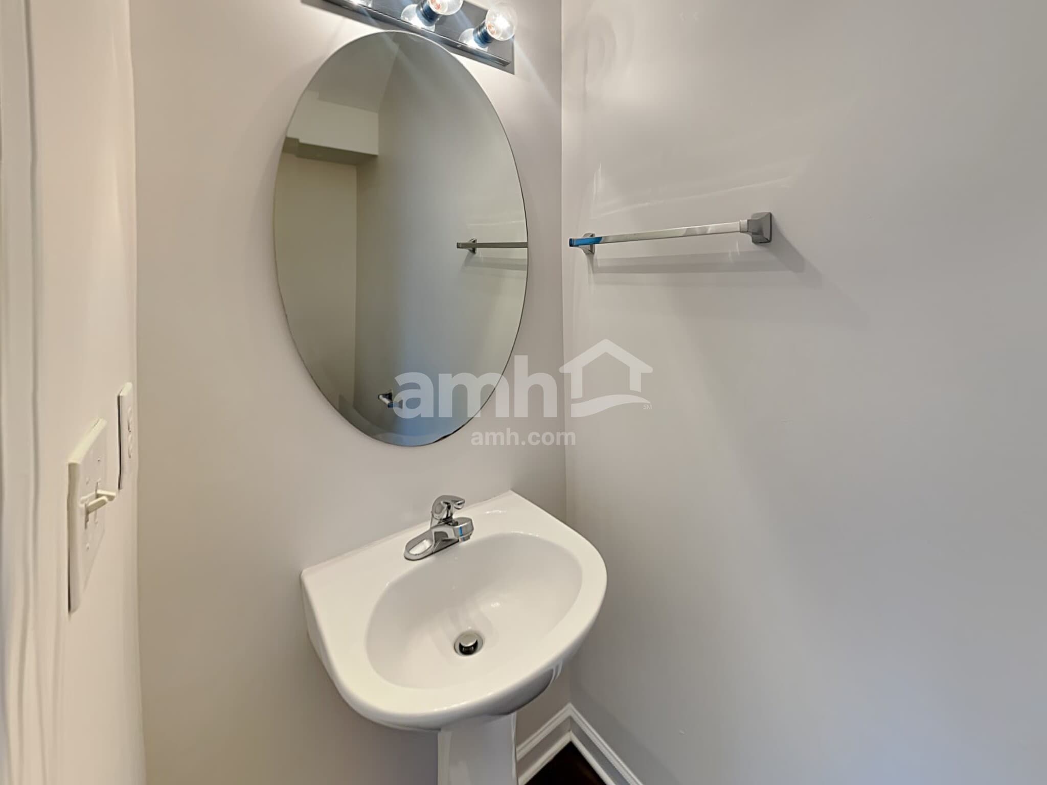 Building Photo - 5116 Abercromby St