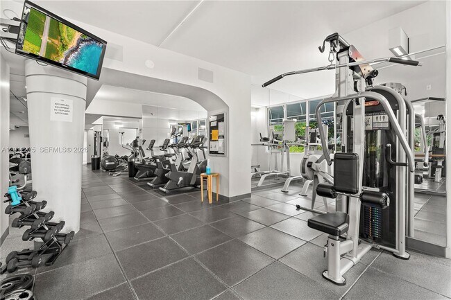 Building Photo - 888 Brickell Key Dr