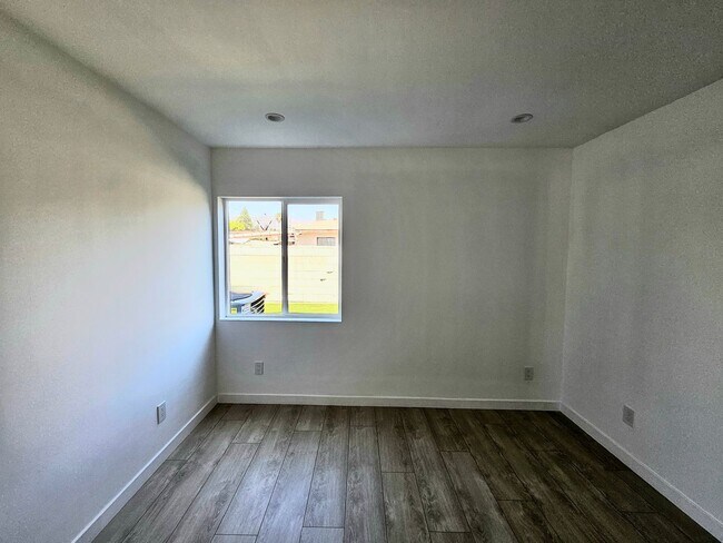 Building Photo - Denny Properties