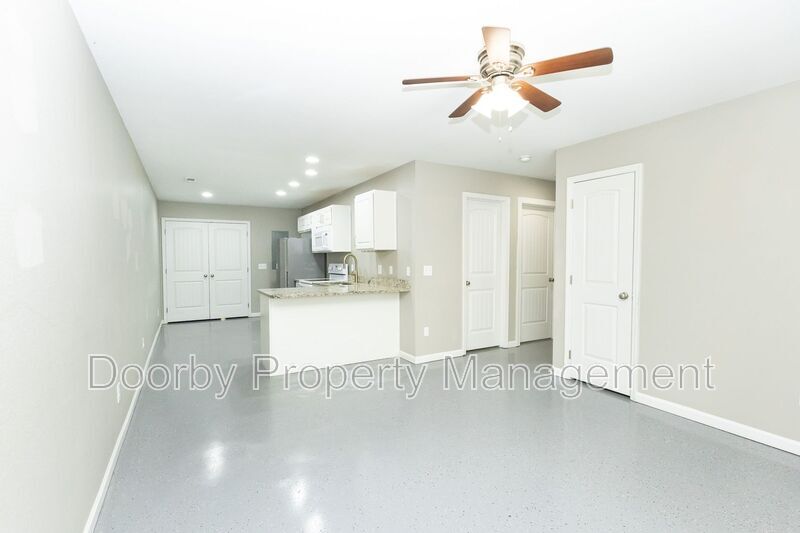 Building Photo - 3850 Youngstown Rd