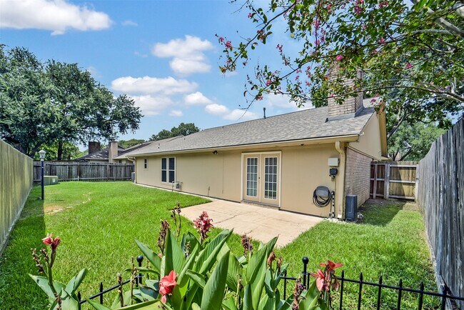 Building Photo - 12423 Olympia Dr