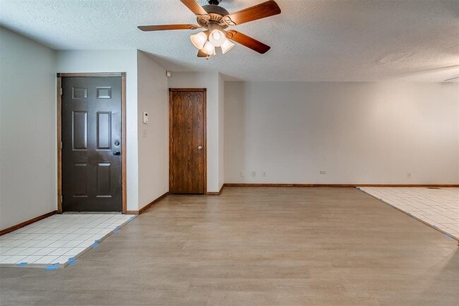 Building Photo - 1204 N Crawford Ave