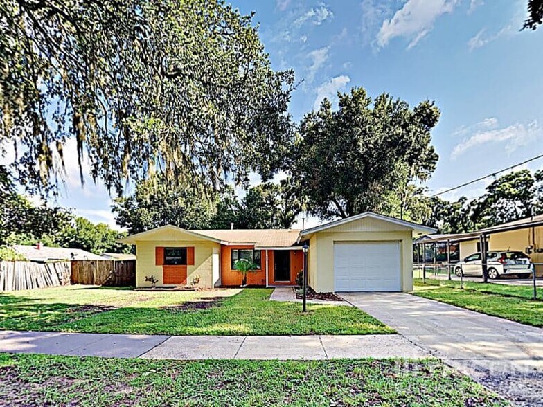 Primary Photo - 402 E Clay Ave