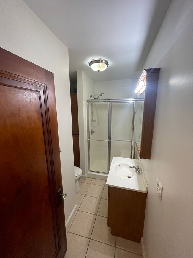Building Photo - 1 Bedroom House Near Columbian Park