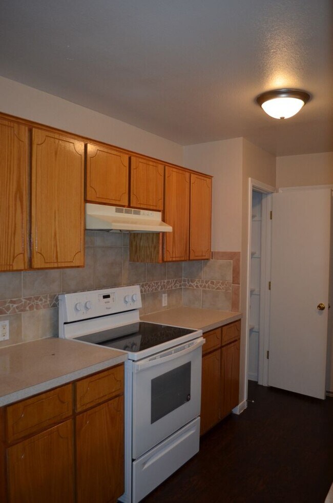 Building Photo - 933 Ramblewood St