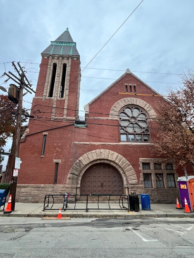 Building Photo - 17 Bow St