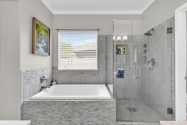 Building Photo - Stylish Home with Loft, Den, Great Room & ...