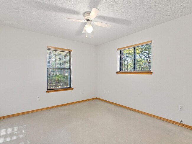 Building Photo - Gorgeous 3 bed room 2 bath in Decatur