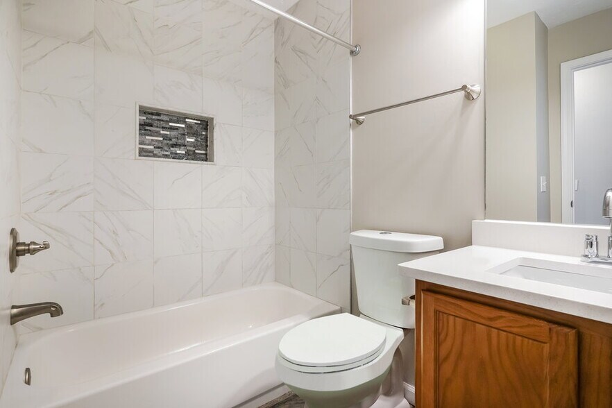 Building Photo - 1312 S Hampton Ct