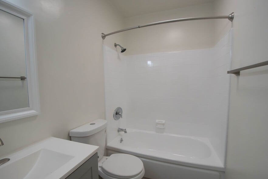 Building Photo - 10843 Kling St