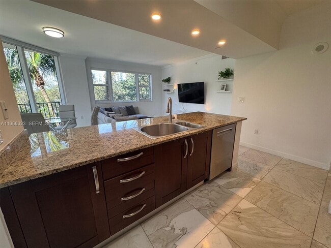 Building Photo - 20000 E Country Club Dr