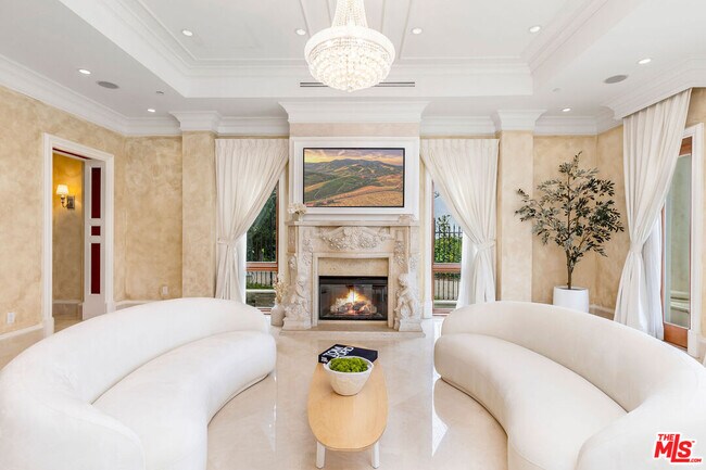 Building Photo - 2229 Summitridge Dr