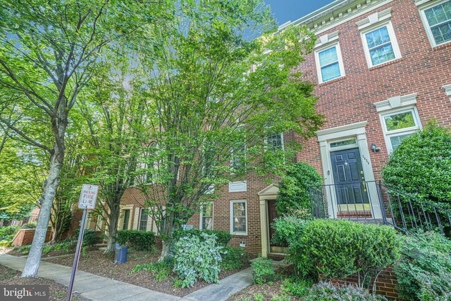 Building Photo - 2426 N Hampton Dr