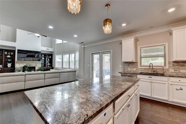 Building Photo - 6035 Ashborough Park