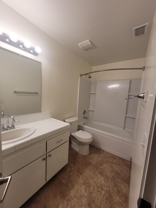 Building Photo - Beautiful home with wood floors