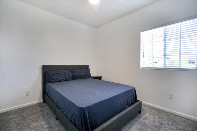 Building Photo - 378 NE 47th Pl