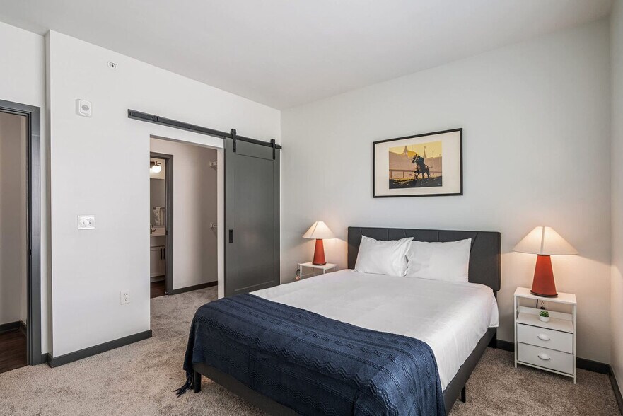 Building Photo - 6160 N Rural St