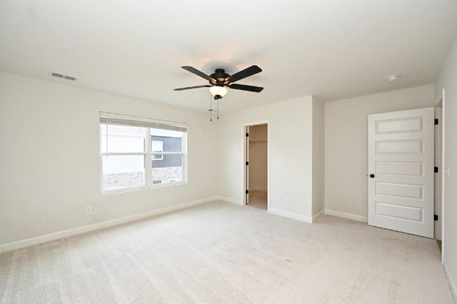 Building Photo - Like-New Modern Townhome Near Dining, Shopping, Trails & Old Hickory Lake