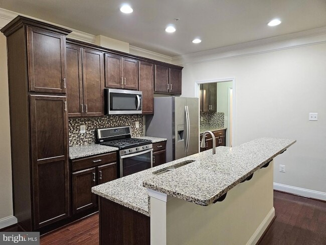 Building Photo - 6041 Maple Hill Rd