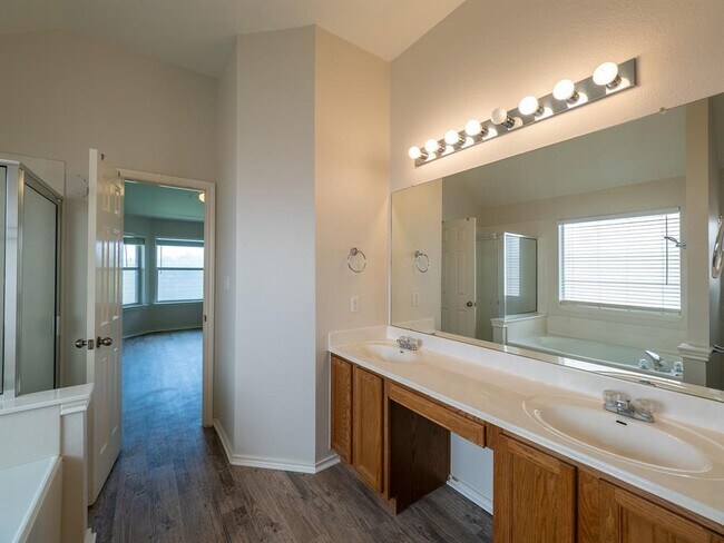 Building Photo - 1727 Rosenborough Ln S