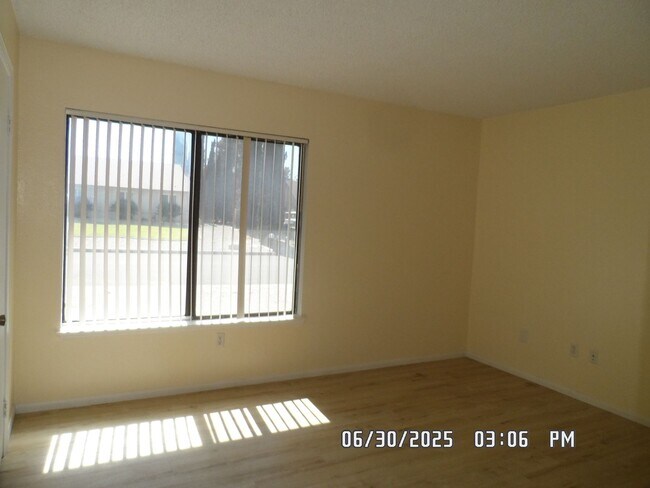 Building Photo - 3 Bedrooms, 2 Bathrooms, 3 Car Garage, Fir...