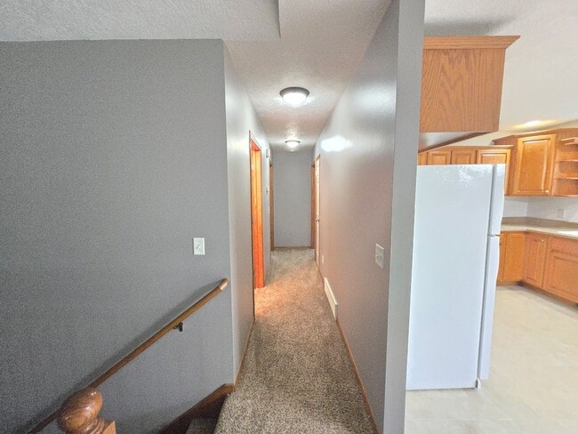 Building Photo - Spacious West Sioux Falls Twinhome with Gr...