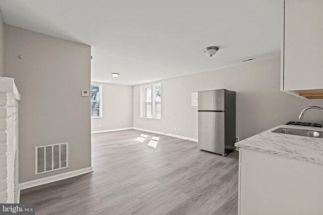 Building Photo - 1004-6 S 52nd St