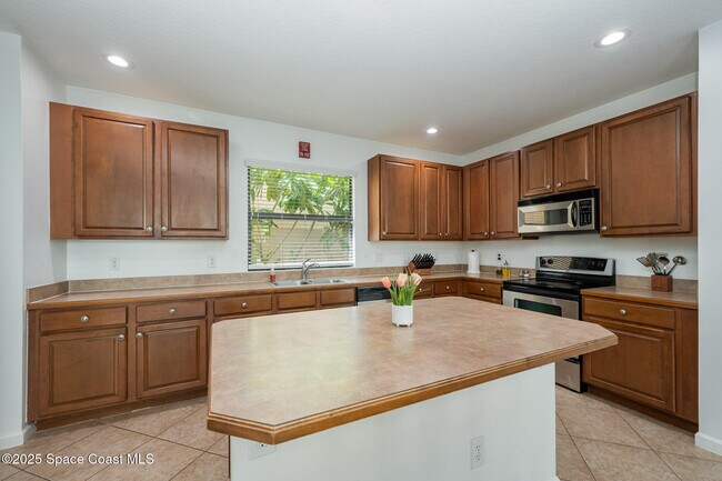 Building Photo - 2842 Glenridge Cir