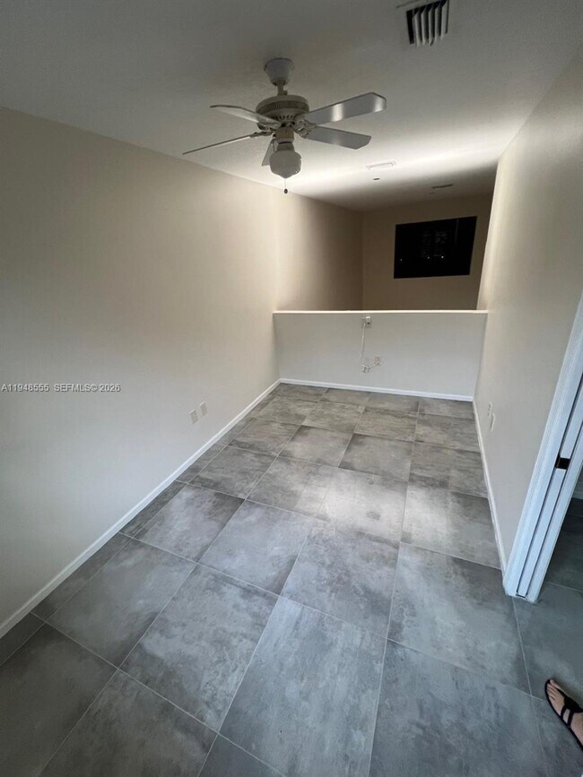 Building Photo - 252 City View Dr