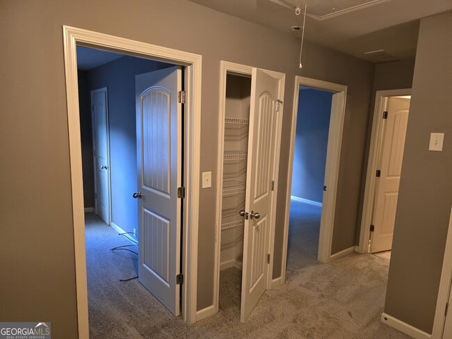 Building Photo - 175 Oakland Hills Way