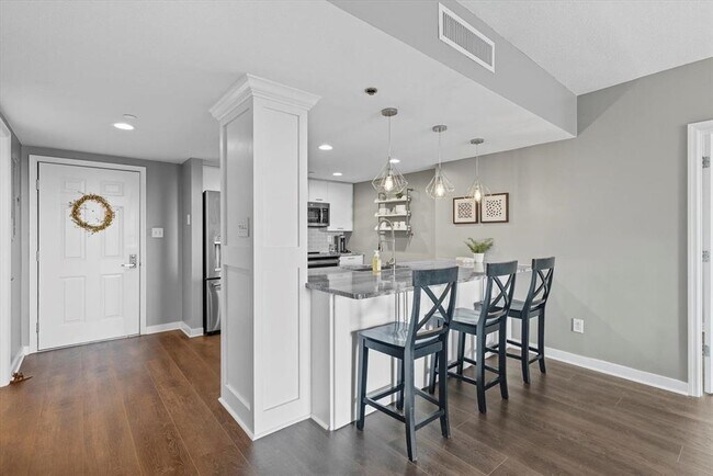 Building Photo - 300 S Duval St