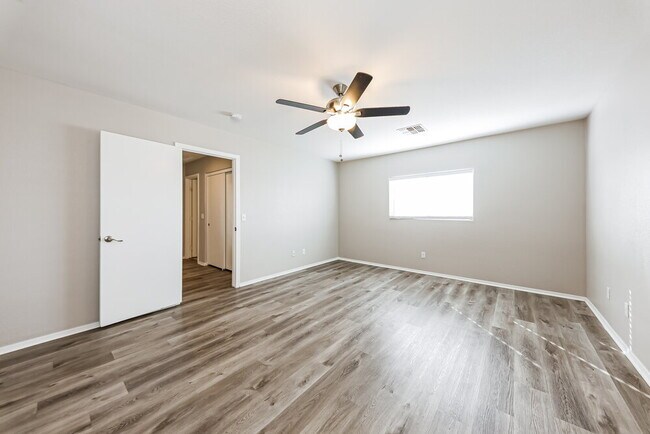 Building Photo - 973 E Doris St