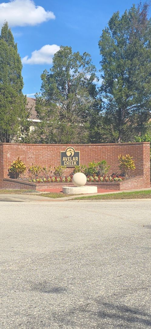 Building Photo - Newly Renovated 4/3 w/pool