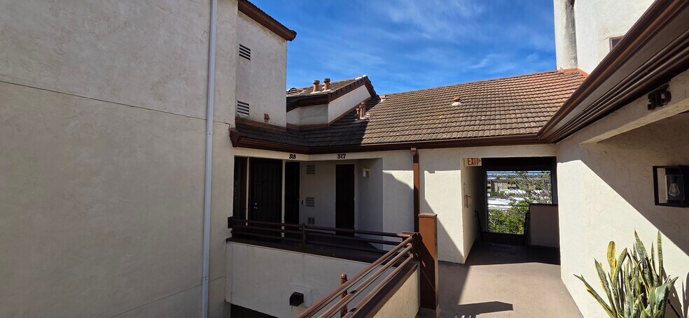 Building Photo - 376 Center St