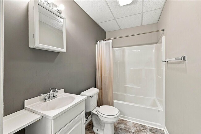 Building Photo - 170 Wistaria Dr