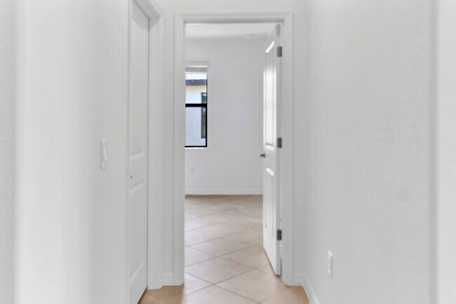 Building Photo - 14848 Portico Blvd