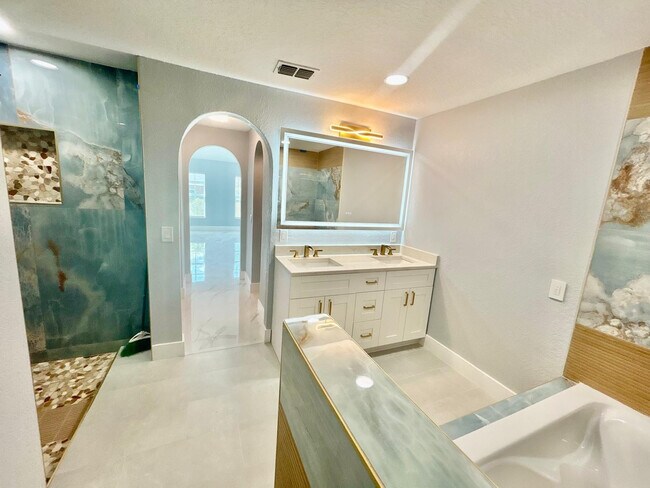 Building Photo - 3933 SW Kakopo St