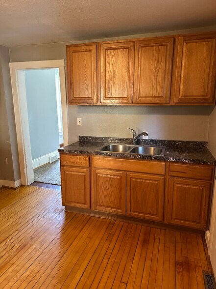 Primary Photo - 1232 S 9th St