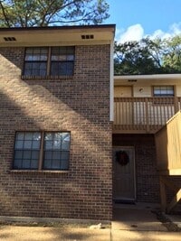 Building Photo - 1102 Greentree Ct