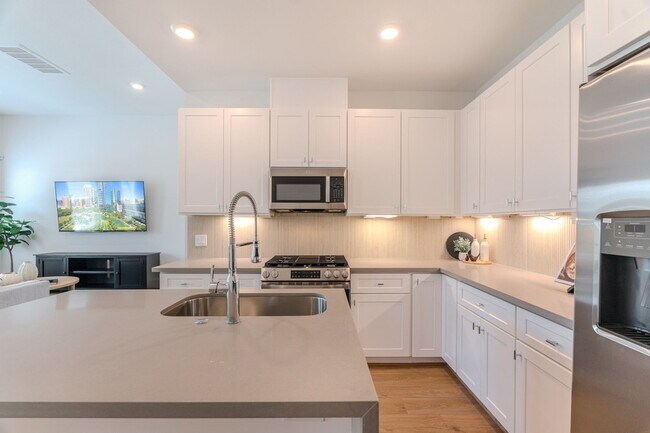 Building Photo - 7613 Victory Reserve St